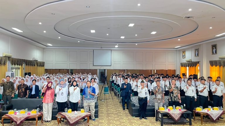 Mahasiswa Baru Bisnis Digital Unissula Mengikuti Kuliah Umum Bersama Polda Jateng